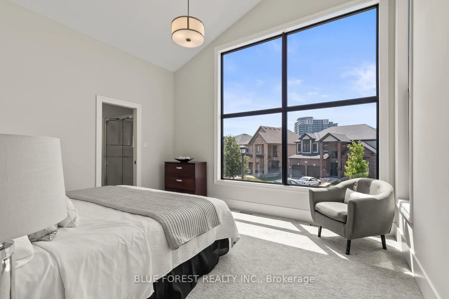 1287 Dyer Crescent