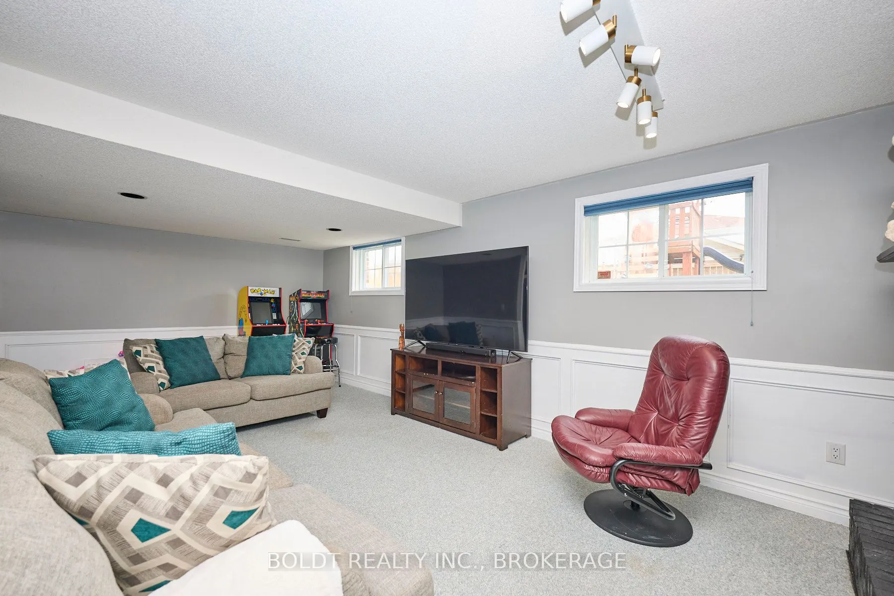 15 Pinoak Court