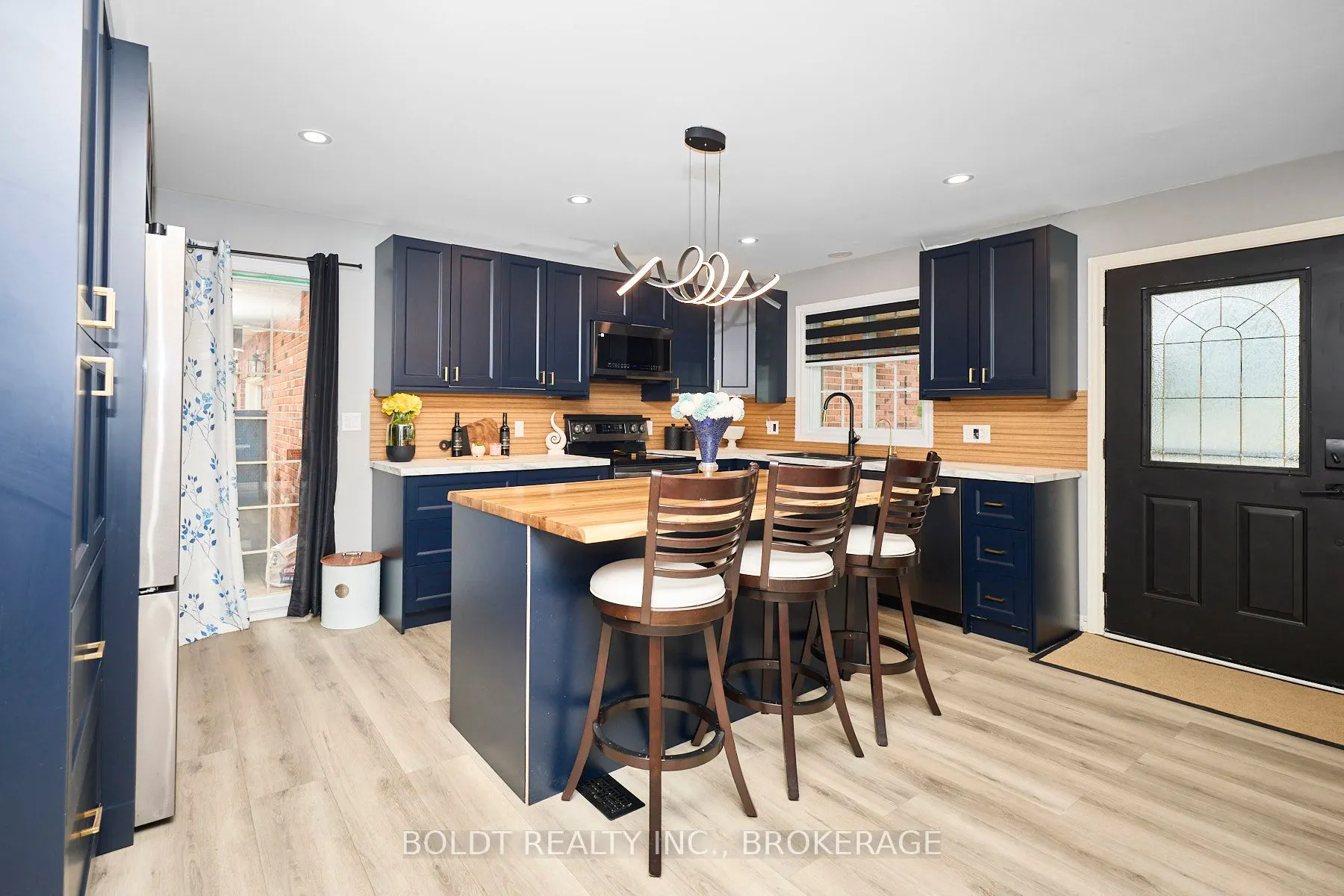 15 Pinoak Court