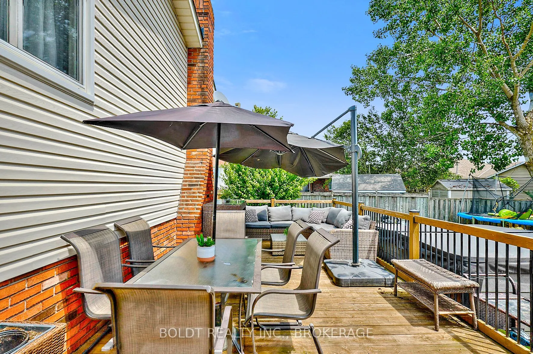 15 Pinoak Court