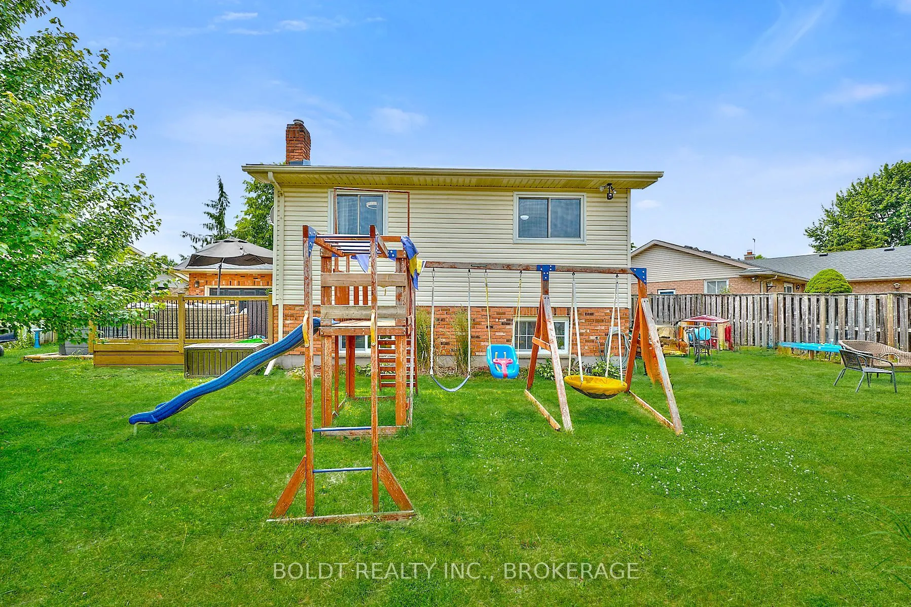 15 Pinoak Court
