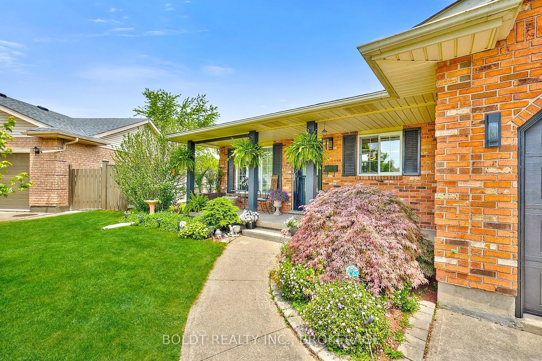 15 Pinoak Court