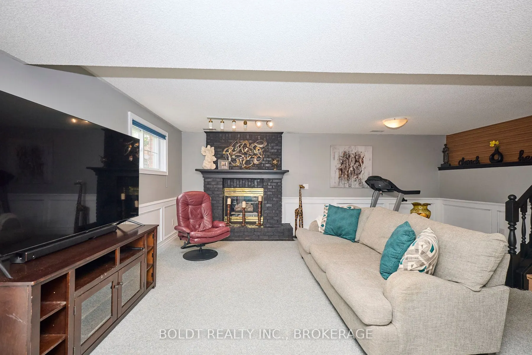 15 Pinoak Court