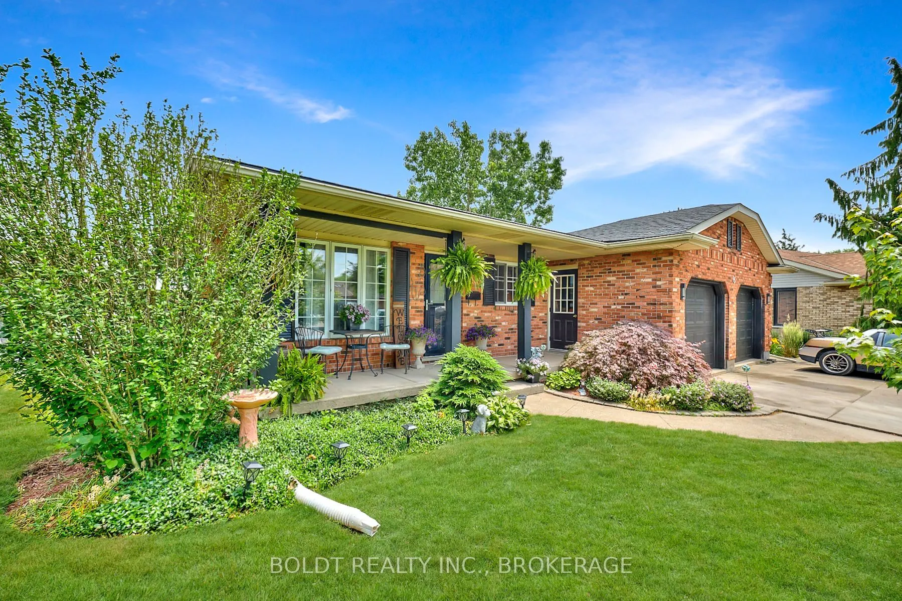 15 Pinoak Court