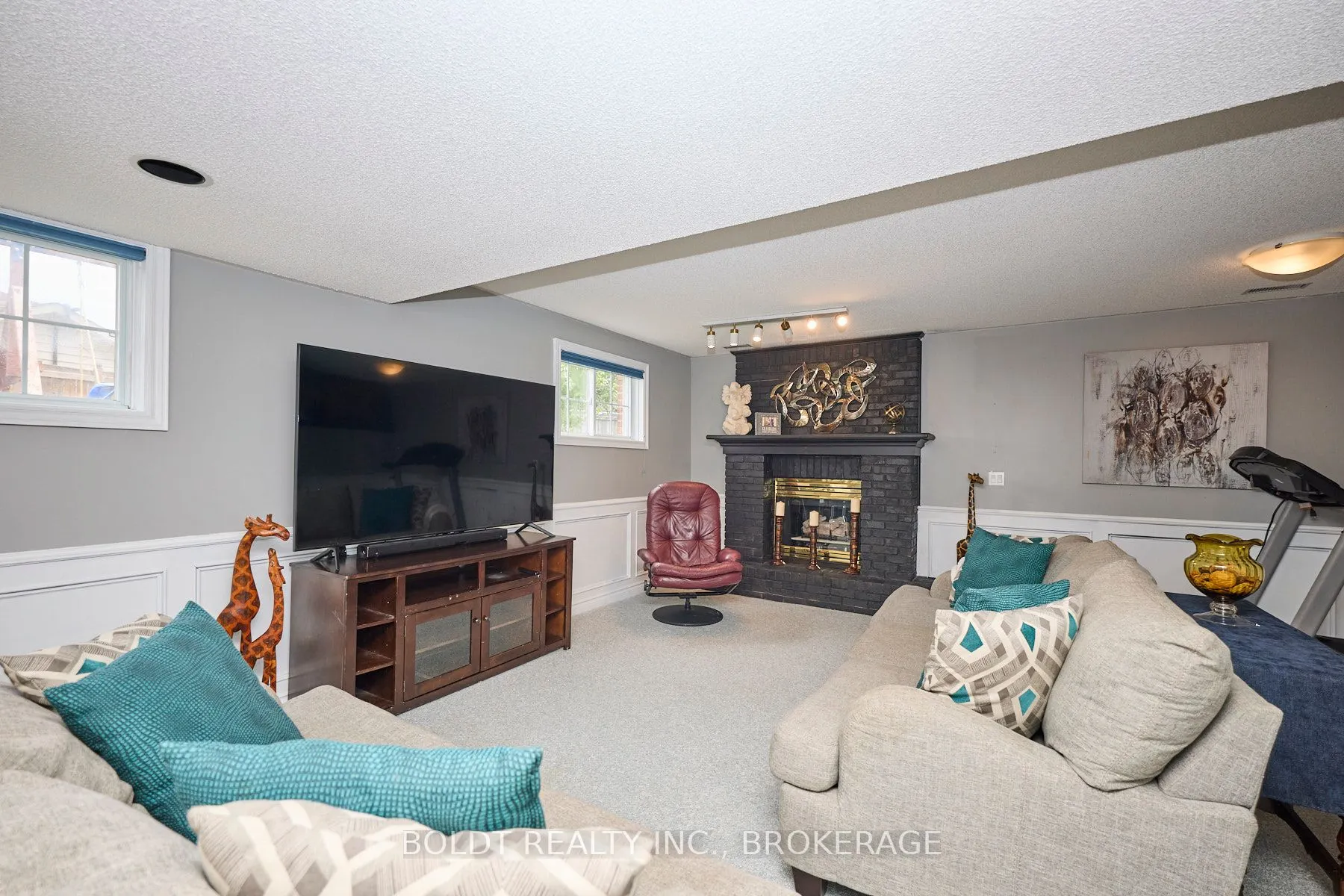 15 Pinoak Court