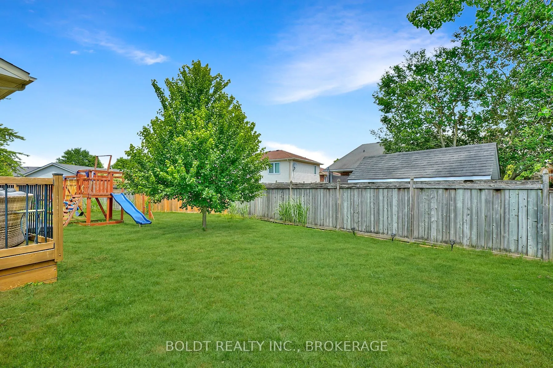 15 Pinoak Court