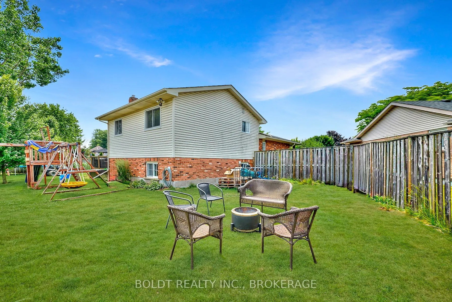 15 Pinoak Court