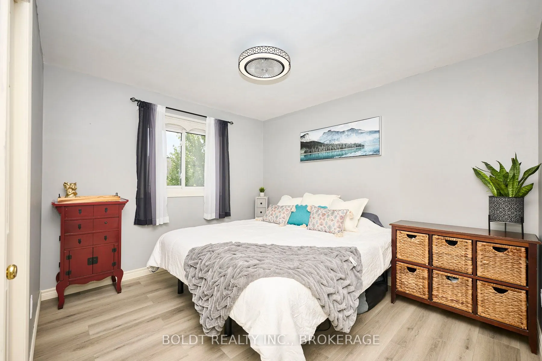 15 Pinoak Court