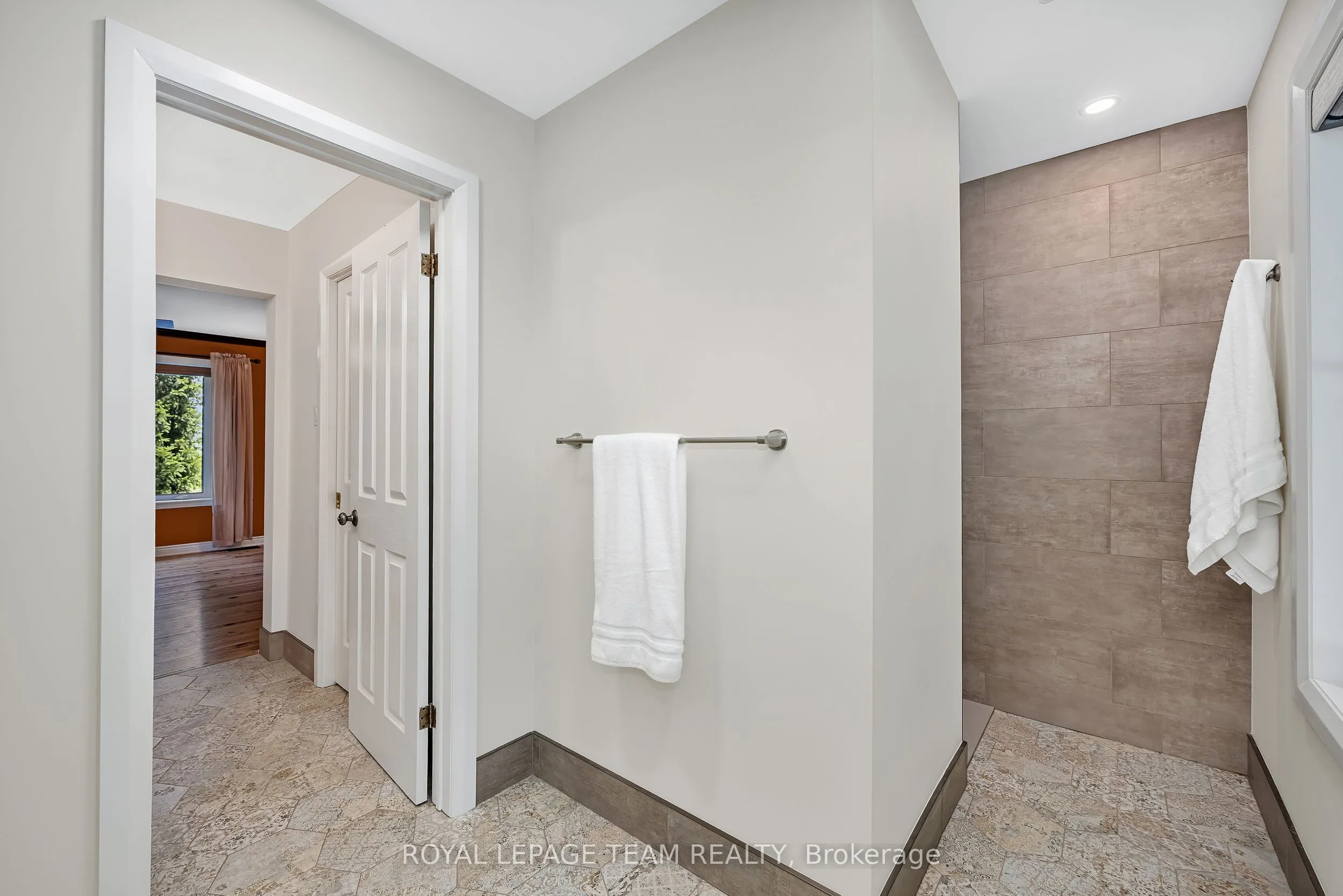 335 Hamilton Road
