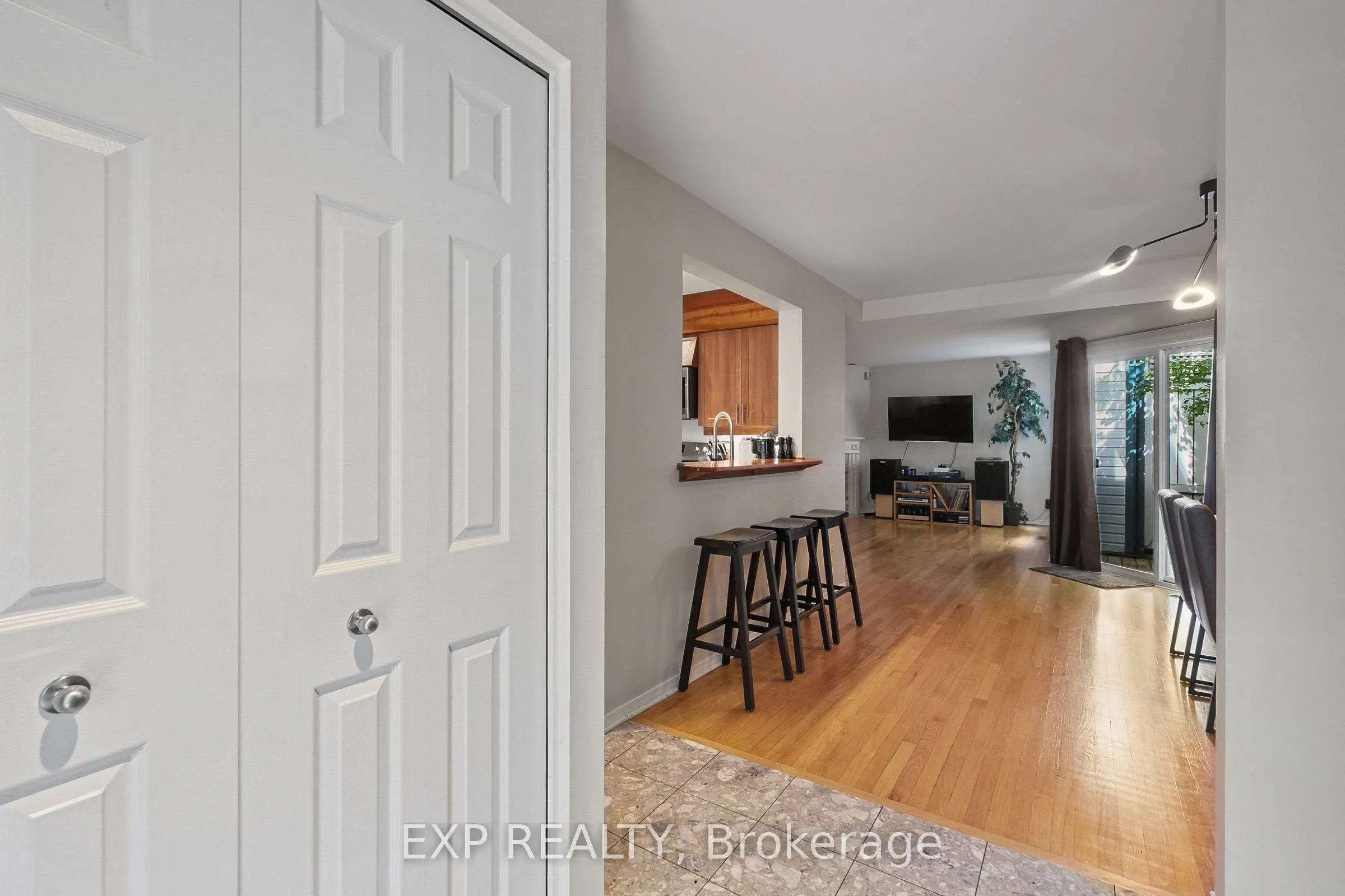 489 Sunnyside Avenue