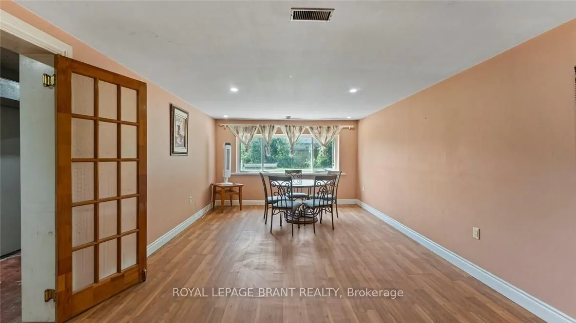 598 Colborne Street W