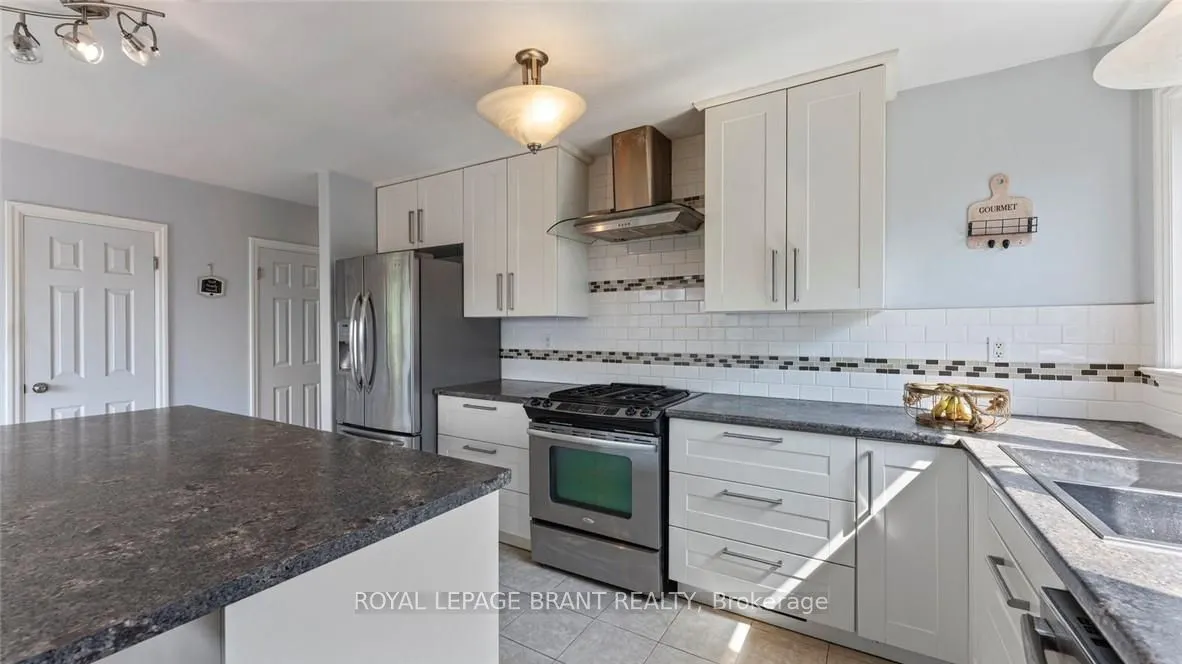 598 Colborne Street W