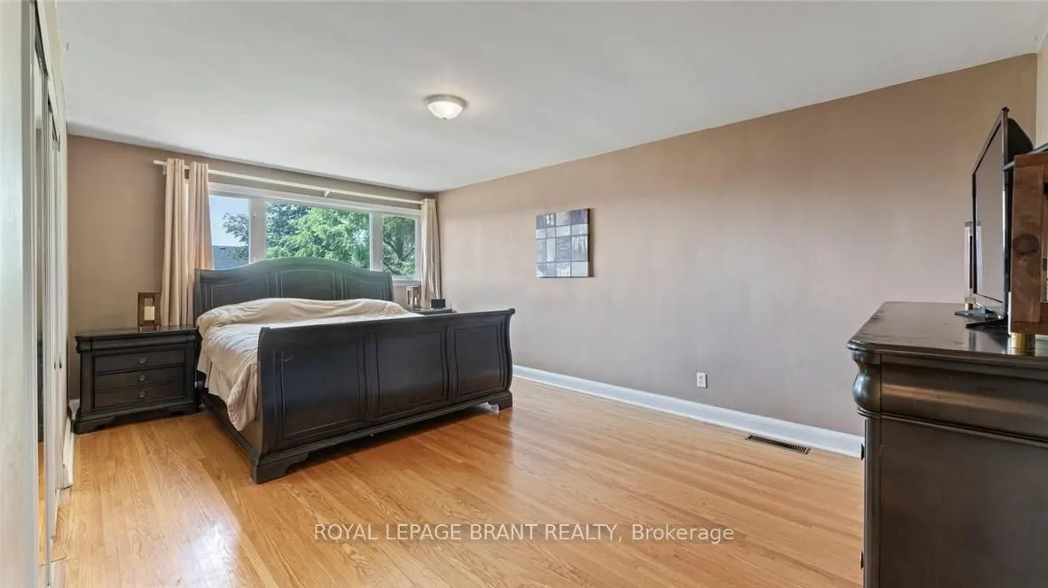 598 Colborne Street W