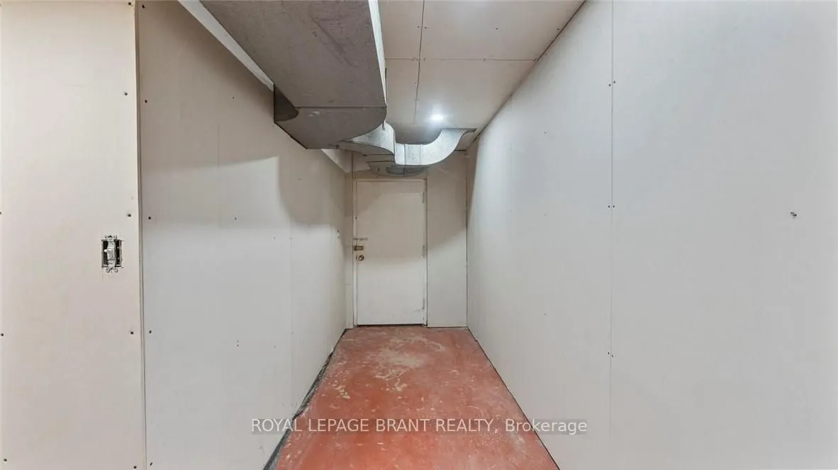 598 Colborne Street W
