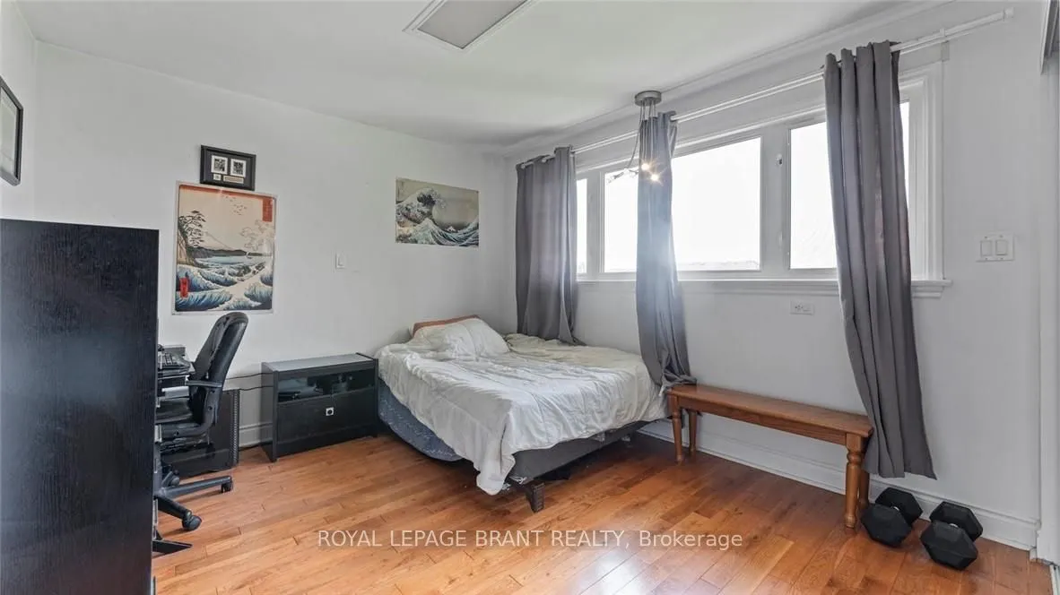 598 Colborne Street W