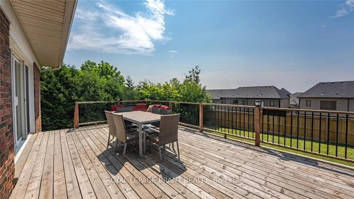 598 Colborne Street W