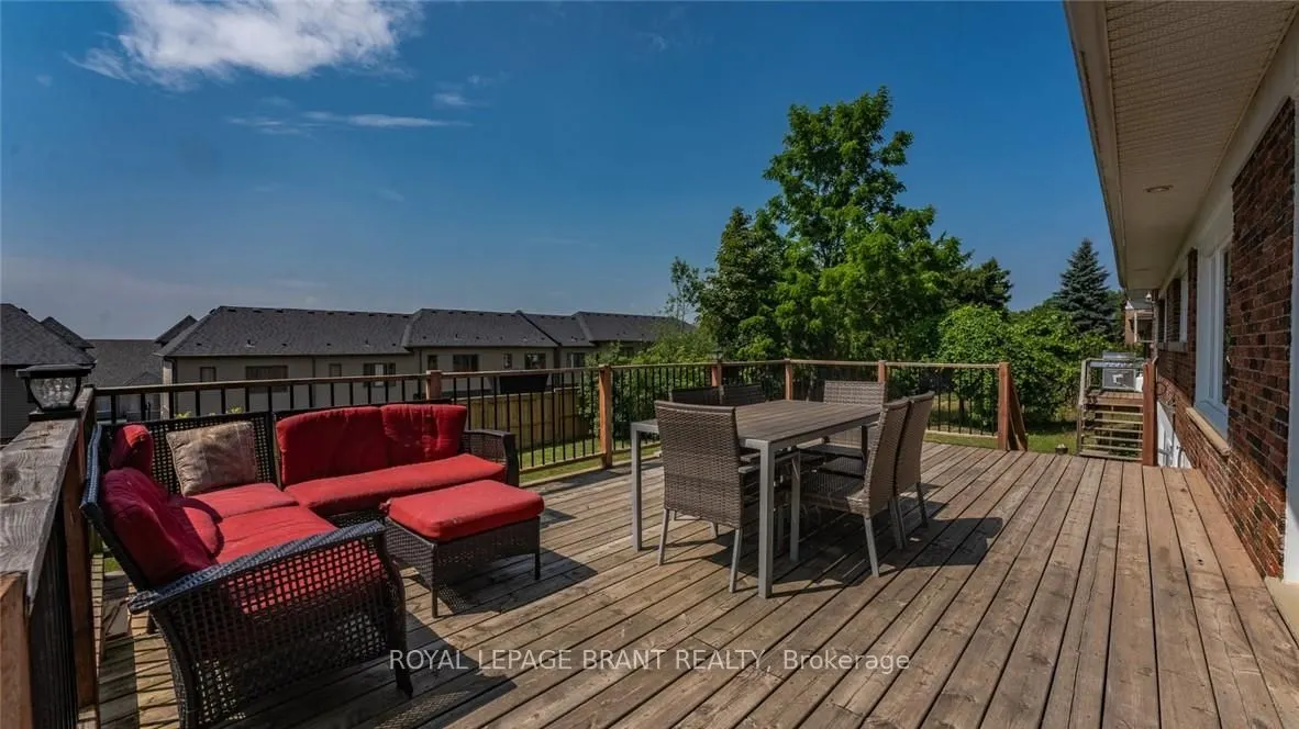 598 Colborne Street W