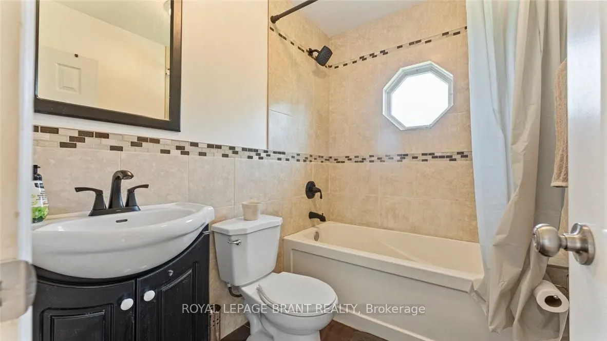 598 Colborne Street W