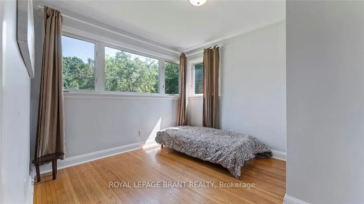 598 Colborne Street W