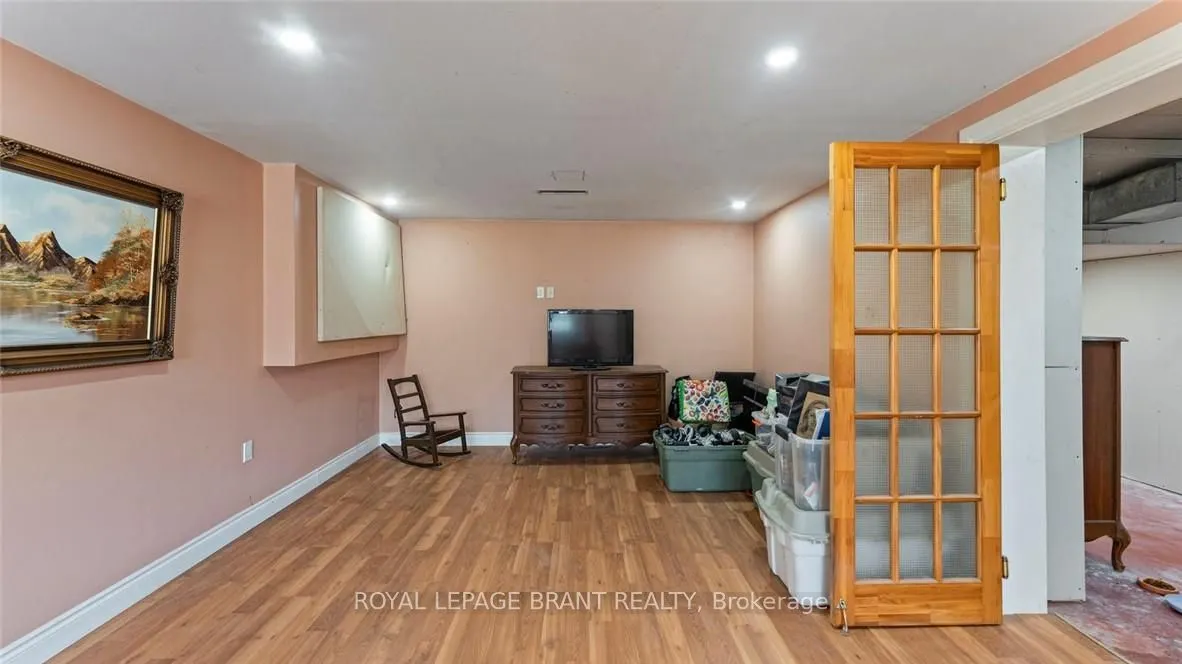 598 Colborne Street W