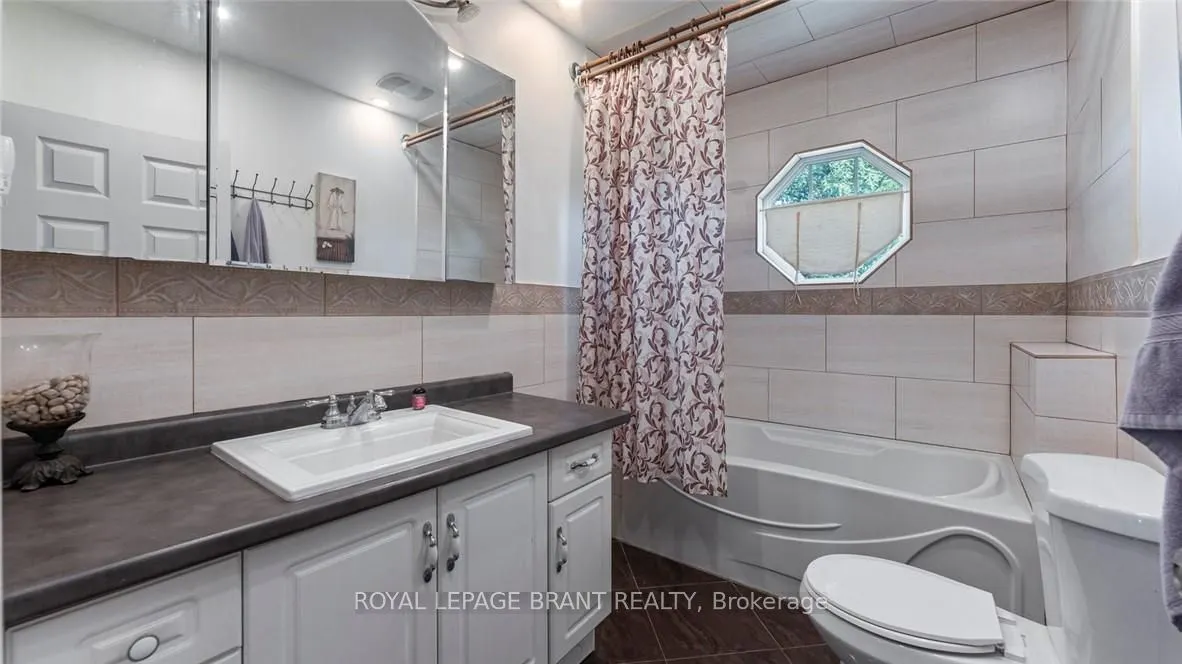598 Colborne Street W
