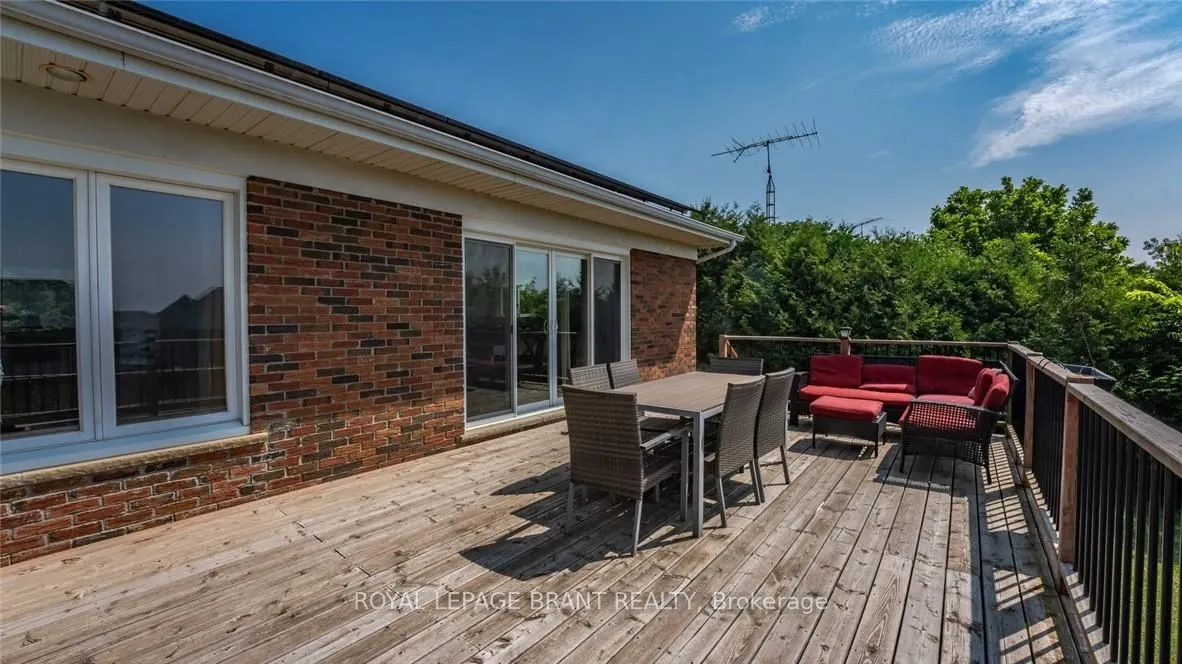 598 Colborne Street W