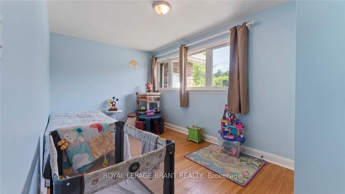 598 Colborne Street W