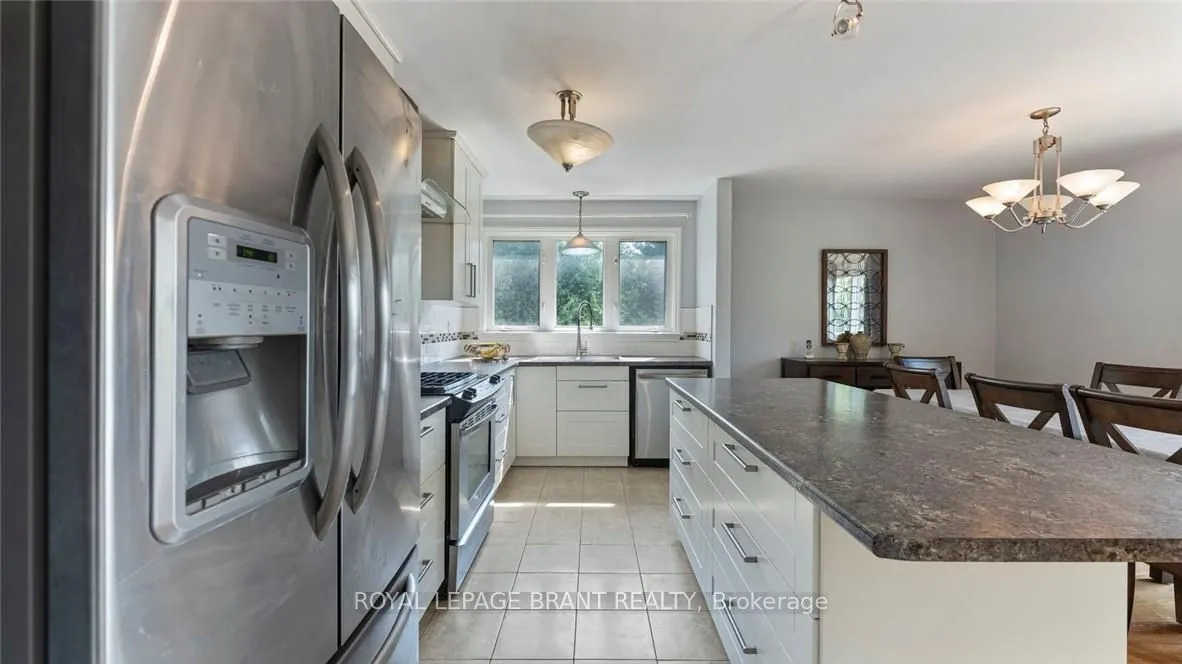 598 Colborne Street W