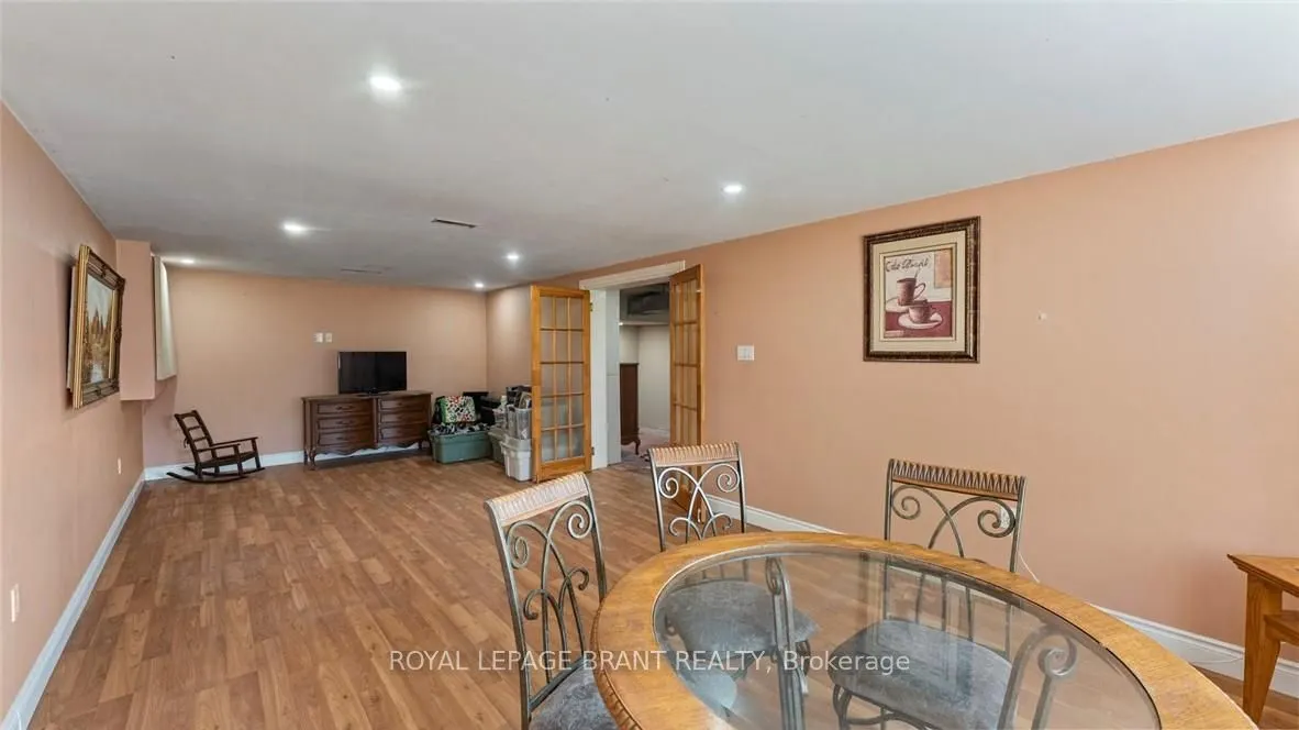 598 Colborne Street W