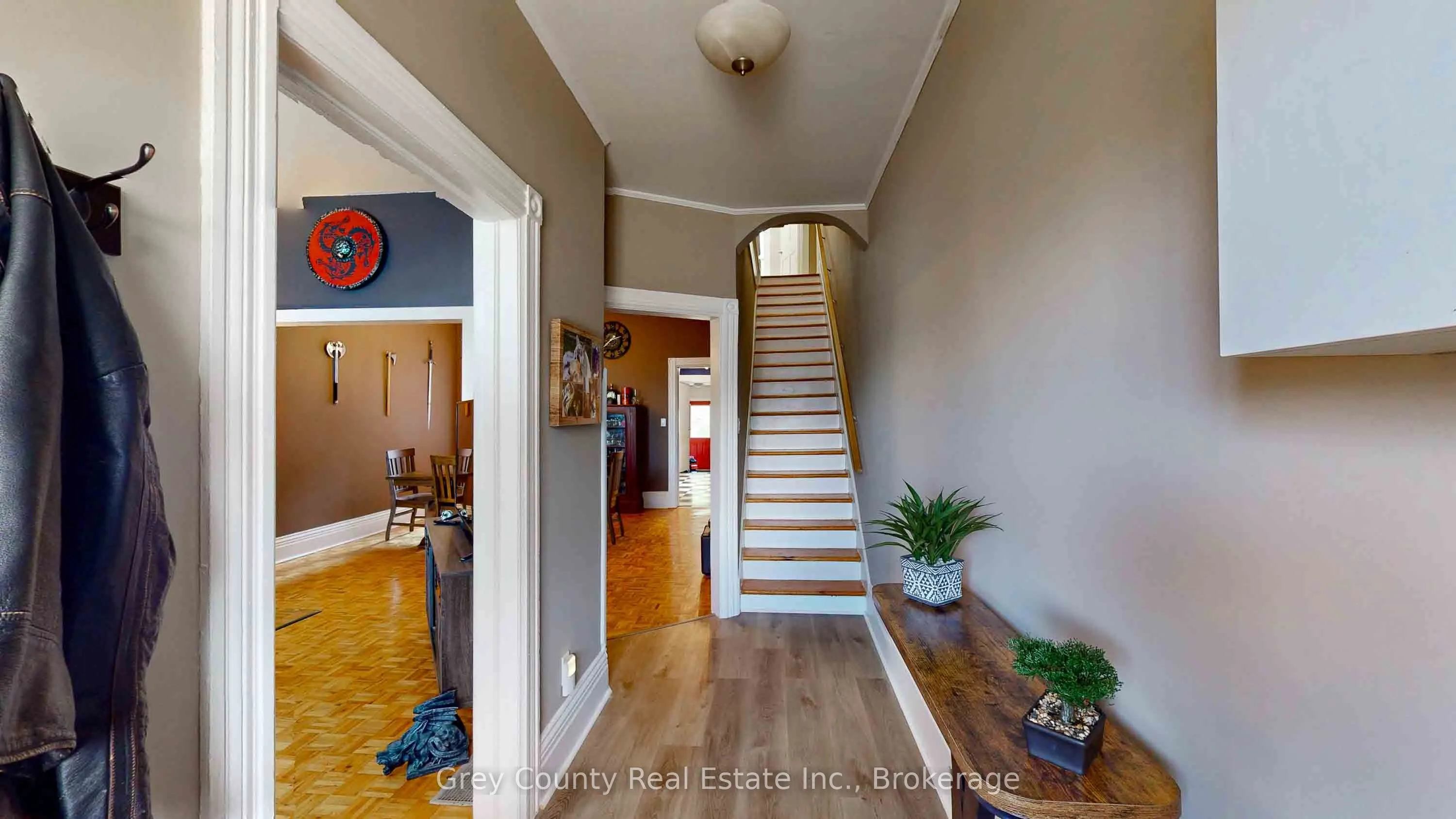 741 9th Street E
