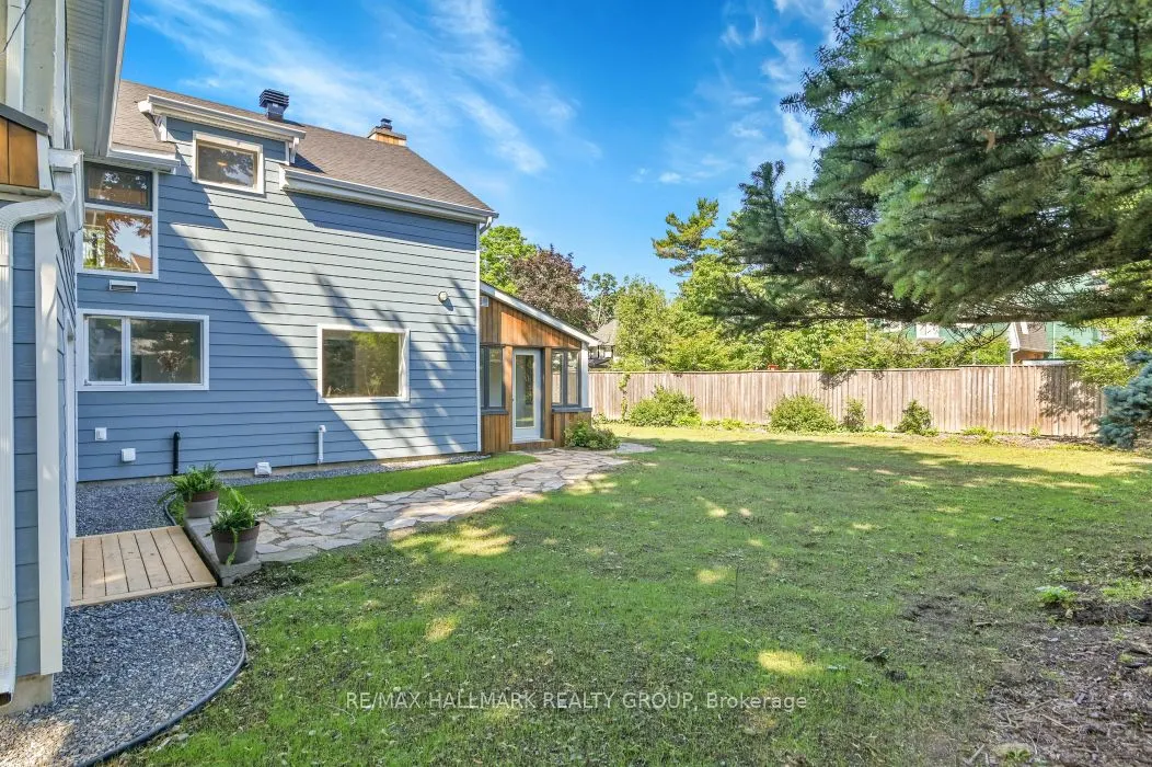 33 Rockcliffe Way