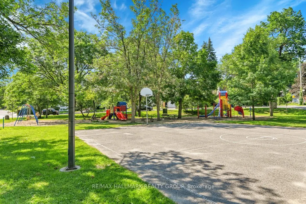 33 Rockcliffe Way