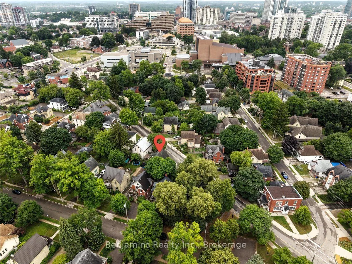 64 Lancaster Street E