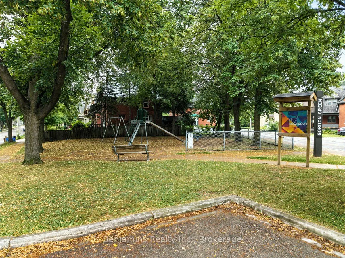64 Lancaster Street E
