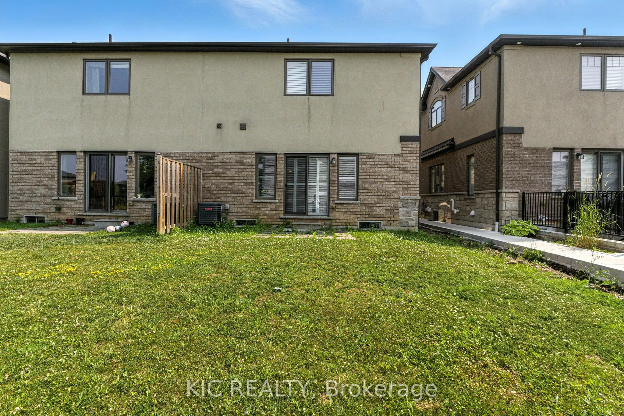 69 Dodman Crescent