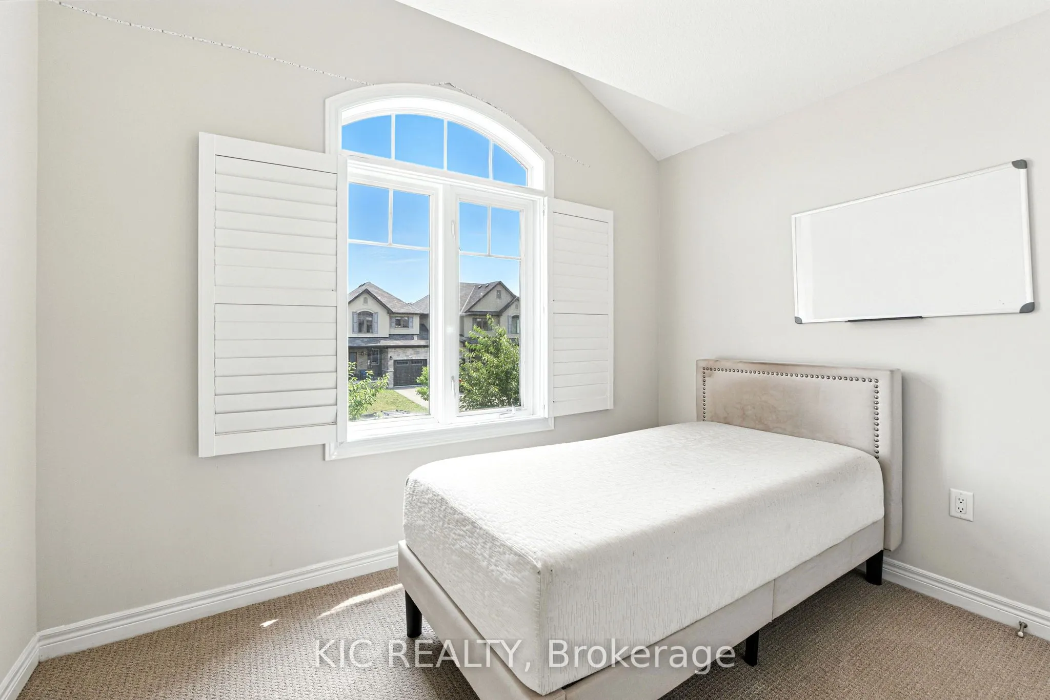 69 Dodman Crescent