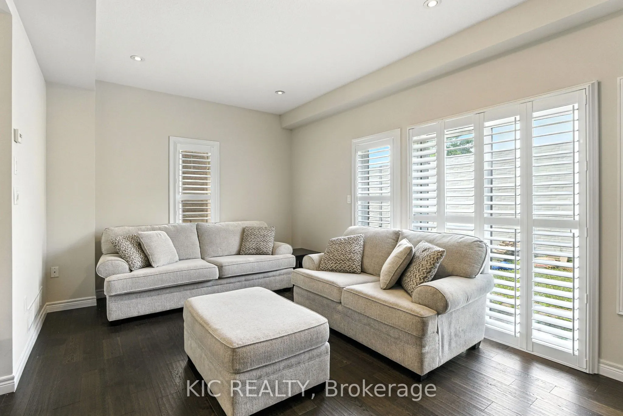 69 Dodman Crescent