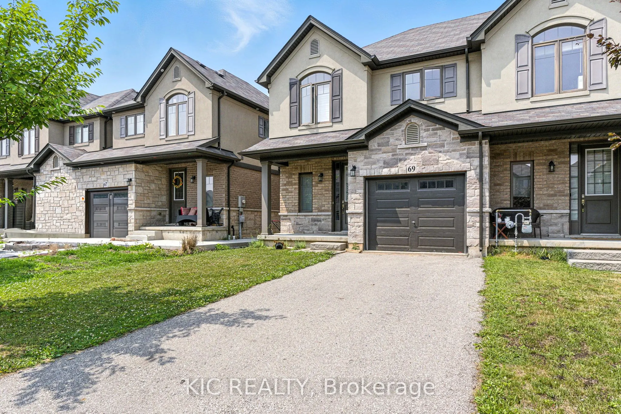 69 Dodman Crescent