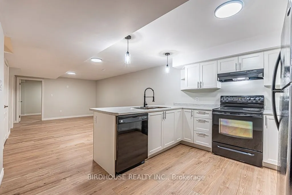 4 Deacon Crescent