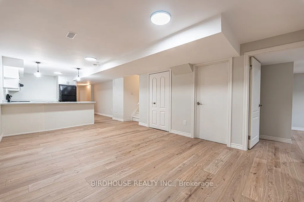 4 Deacon Crescent