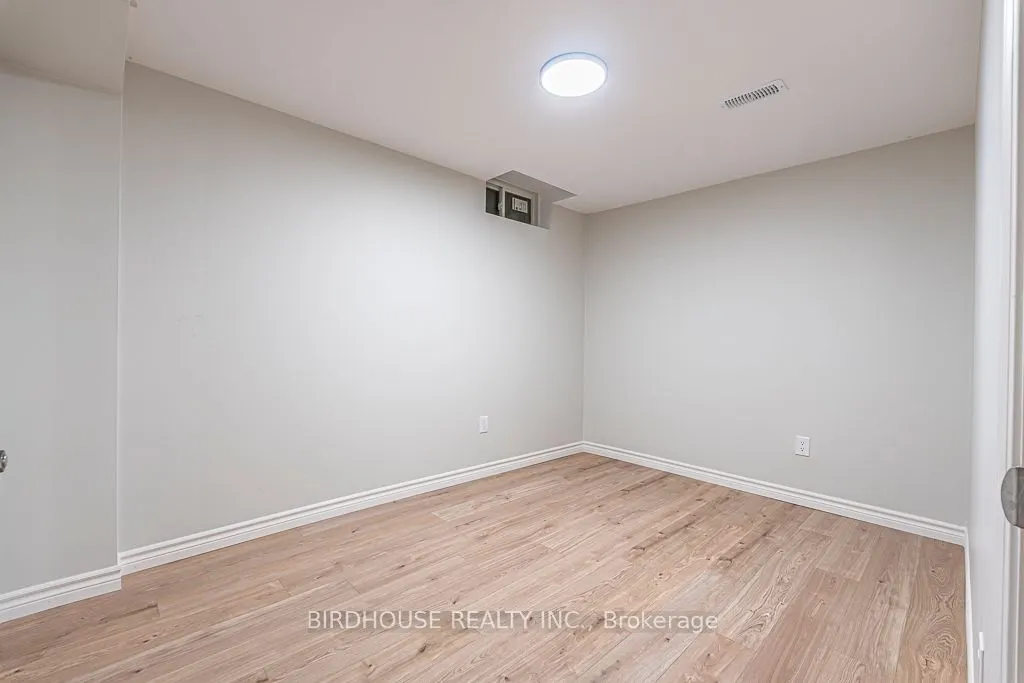 4 Deacon Crescent