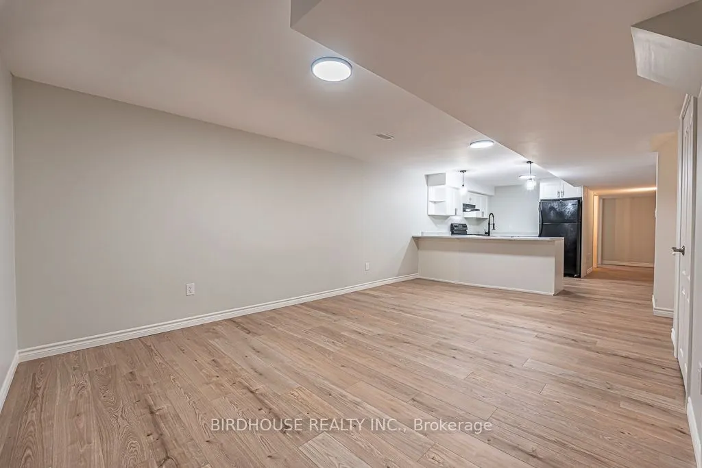4 Deacon Crescent