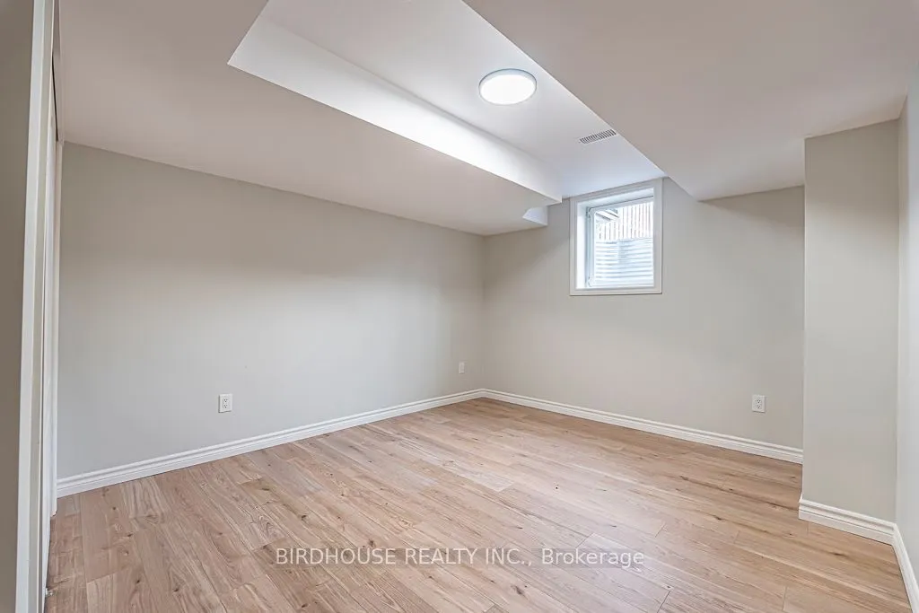 4 Deacon Crescent
