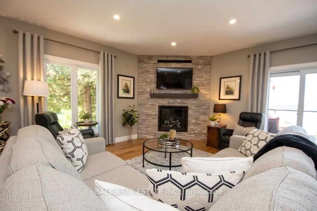 93 High Shore Road