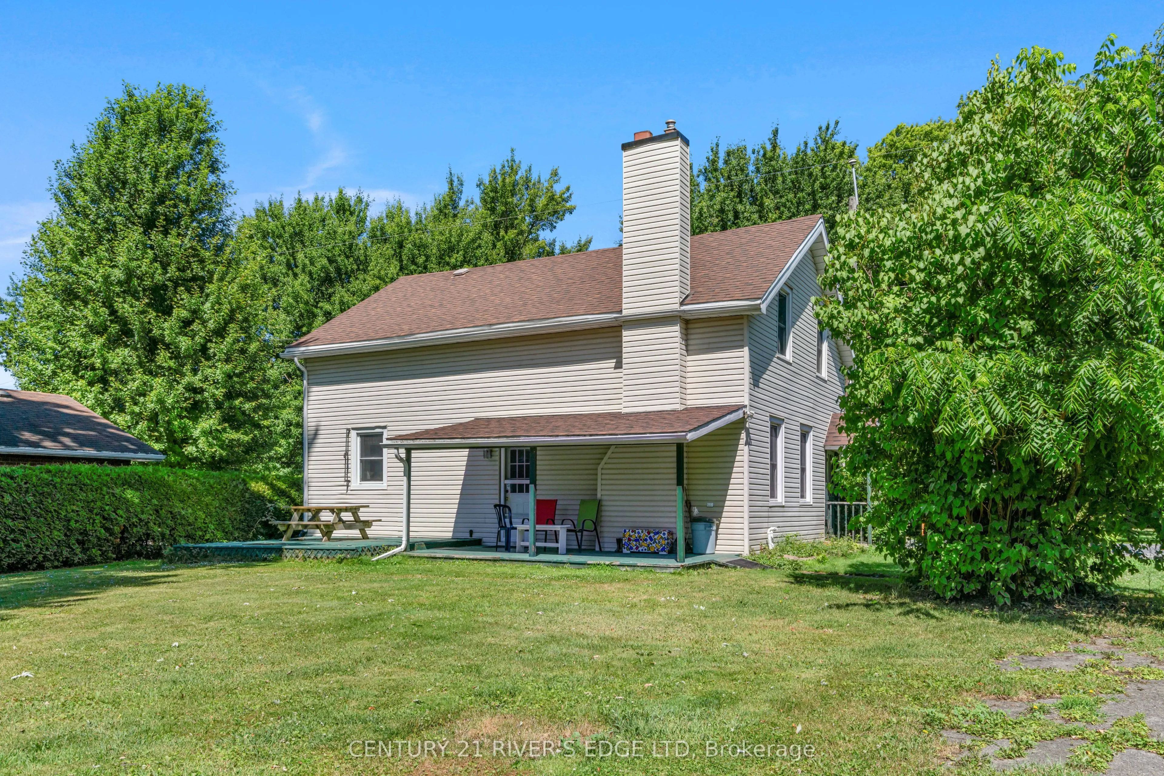 12084 Lakeshore Drive