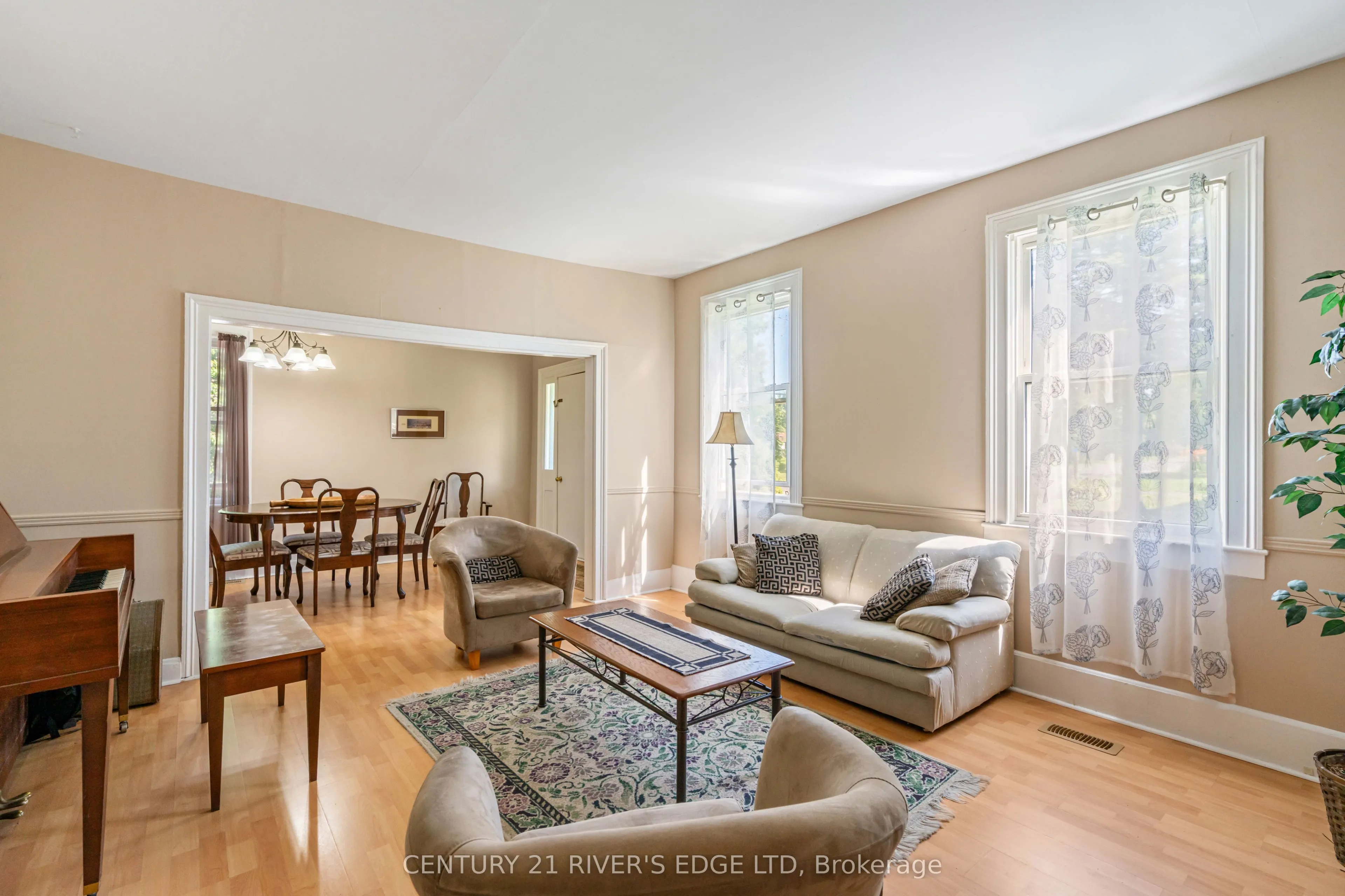 12084 Lakeshore Drive