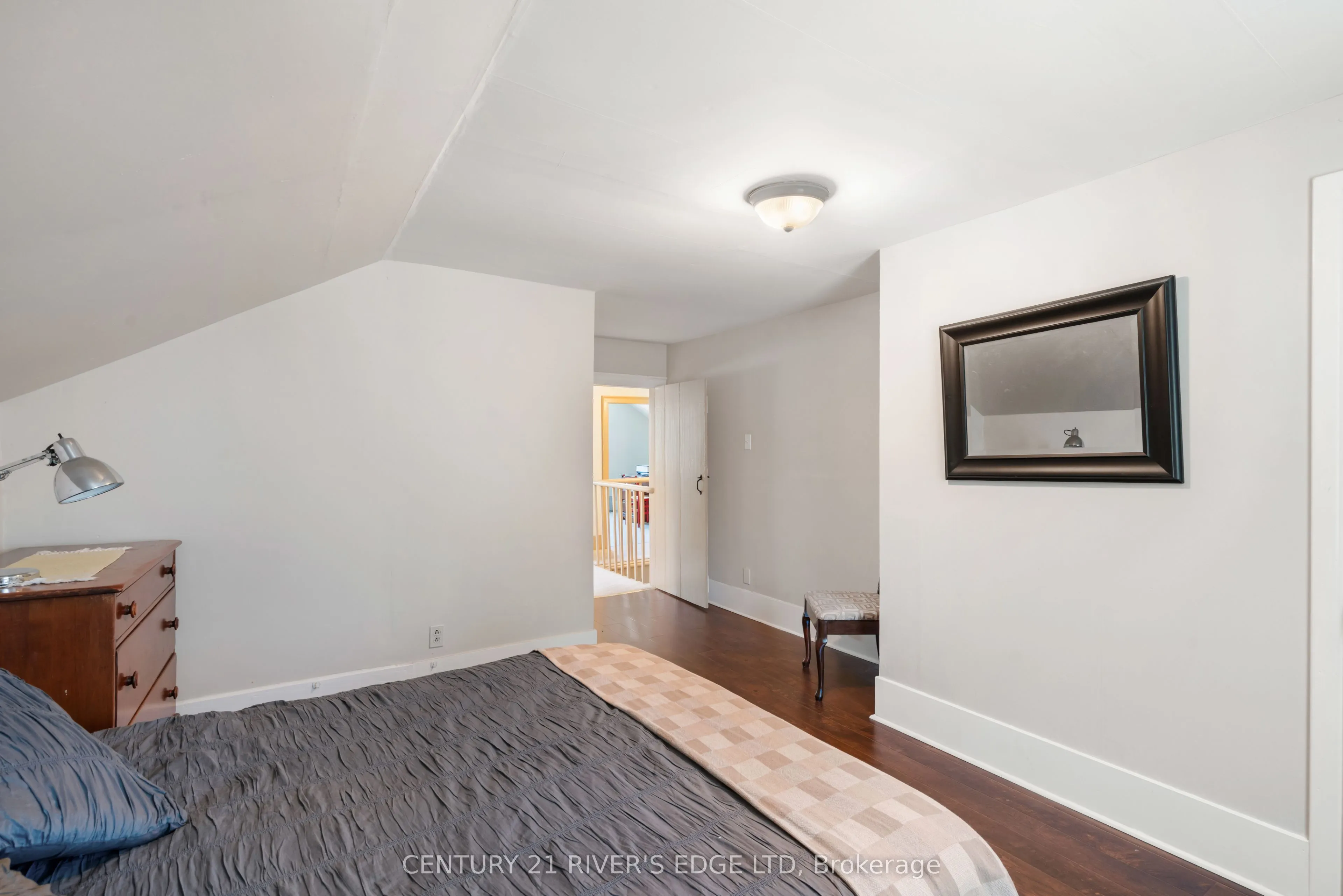 12084 Lakeshore Drive