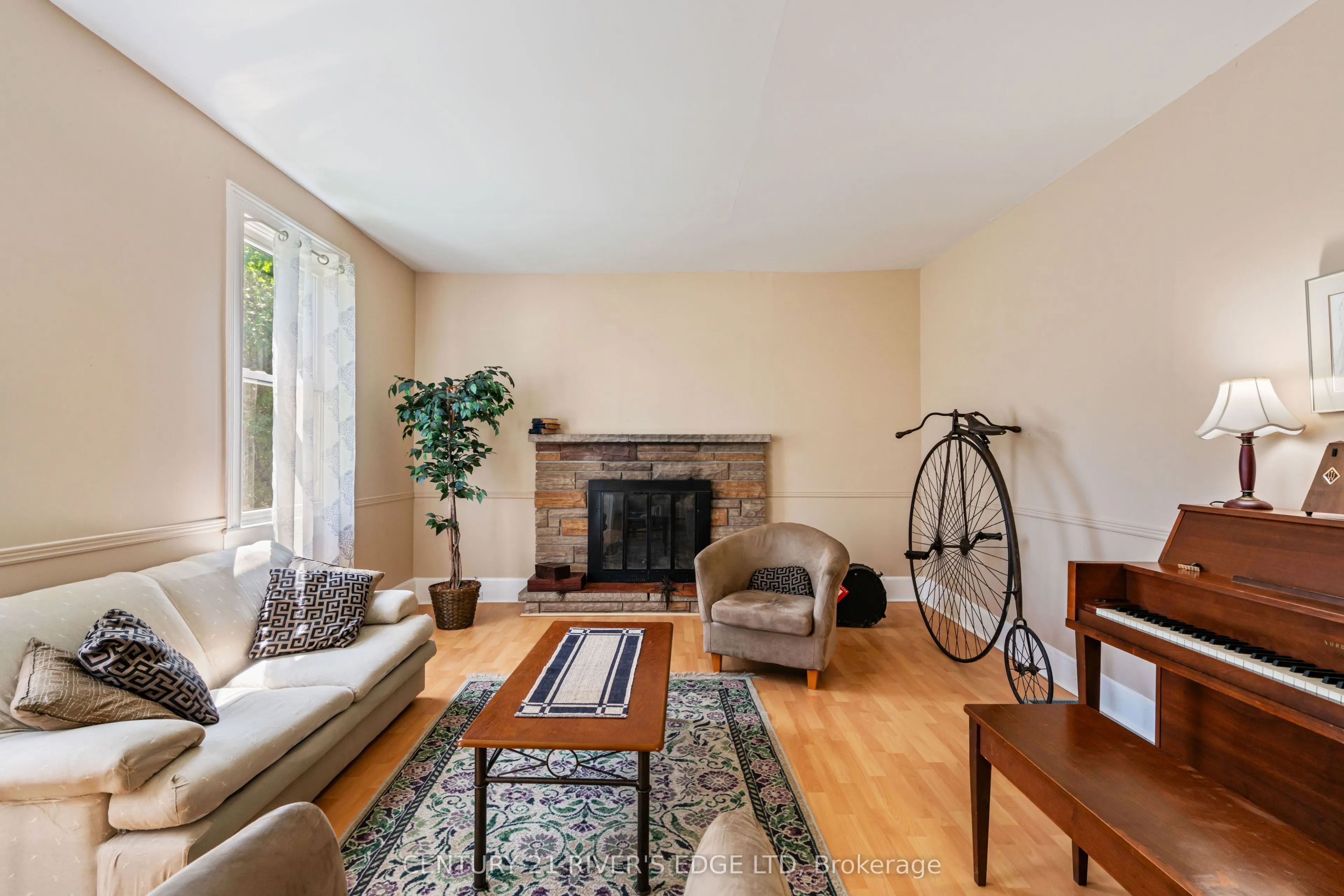 12084 Lakeshore Drive