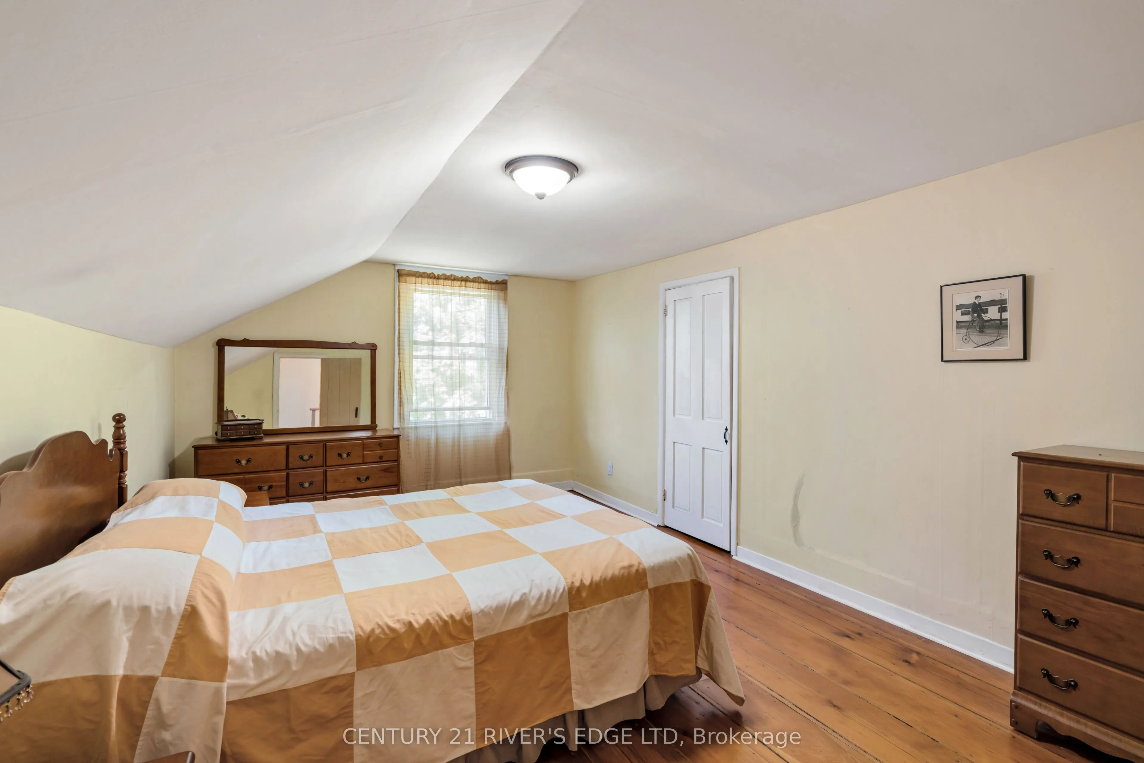 12084 Lakeshore Drive