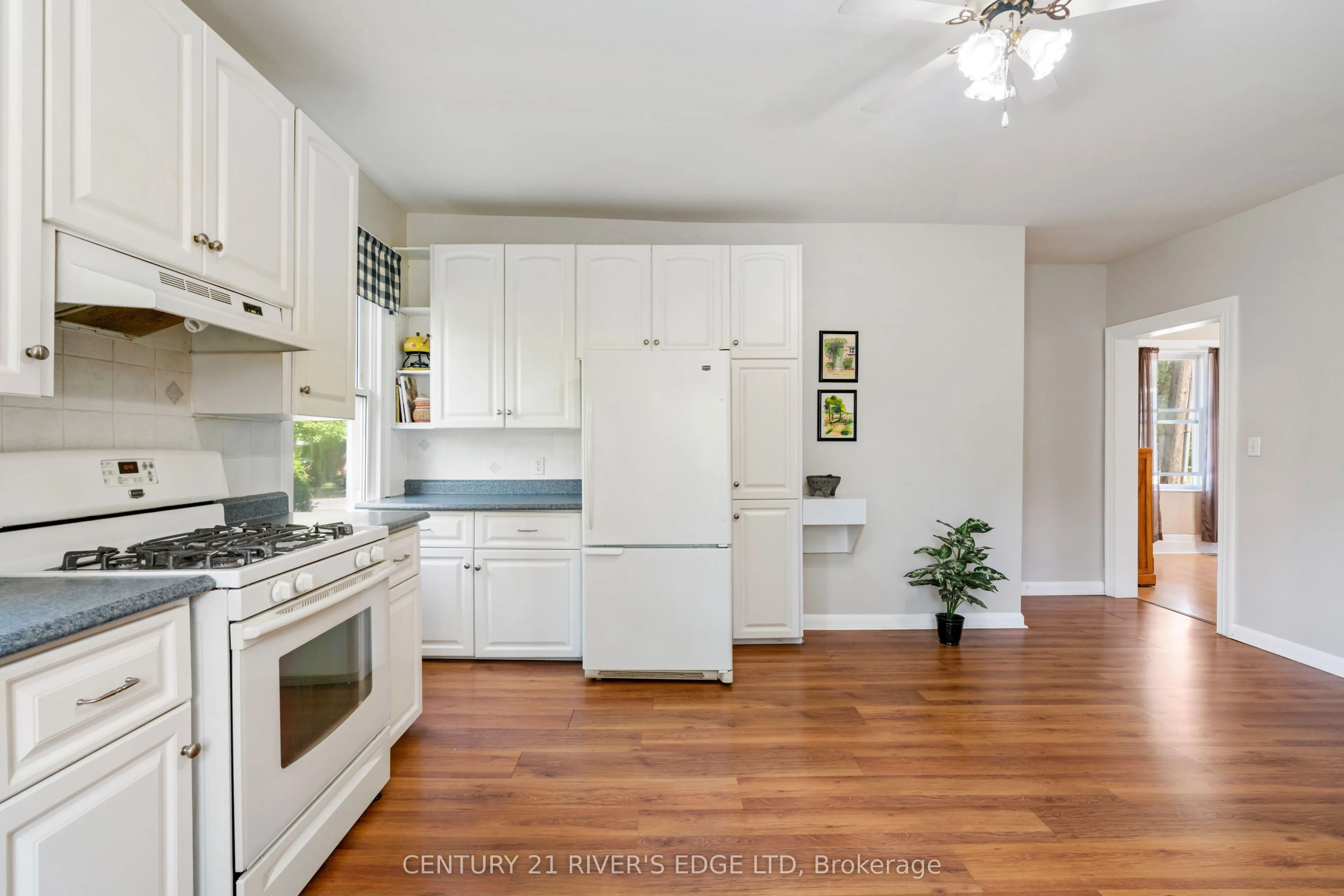 12084 Lakeshore Drive